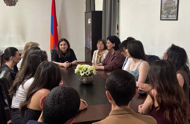 Բաթումում Հայաստանի Հանրապետության գլխավոր հյուպատոսությունում՝ Վանաձորի Հովհաննես Թումանյանի անվան պետական համալսարանի դասախոսների ու ուսանողների հյուրընկալվեզու վերաբերյալ