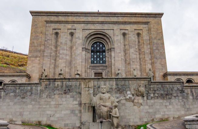 Աջարիայի մշակույթի նախարար Էլիսո Բոլքվաձեի և պատվիրակության անդամների՝ Մատենադարան այցի վերաբերյալ